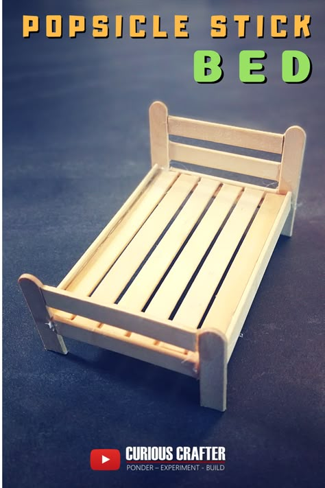 How to build a miniature popsicle stick bed for a dollhouse by Curious Crafter. Hope you like it! Diy Karton, Popsicle Stick Houses, Sticks Furniture, Diy Popsicle, Popsicle Crafts, Doll Furniture Diy, Diy Barbie Furniture, Doll House Plans, Doll House Crafts