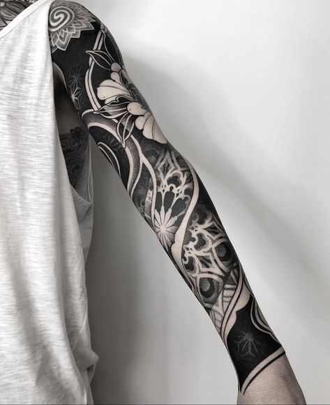 6,096 Likes, 8 Comments - ➕BLACKWORKERS_TATTOO➕ (@blackworkers_tattoo) on Instagram: “Tattoo by @raimundo_ramirez #blackworkers #blackworkers_tattoo #tattoo #bw #blackwork #blacktattoo” 3rl Tattoo, Aaa Tattoo, Tato Maori, Black Sleeve Tattoo, Geometric Tattoo Sleeve Designs, Mangas Tattoo, Geometric Sleeve Tattoo, White Tattoos, Lyric Tattoos