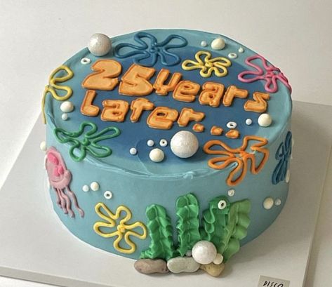 Poorly Decorated Cakes, Cool Cakes Easy, Regular Birthday Cakes, Cool Decorated Cakes, Cakes With Cookies Decoration, 21st Birthday Cake Homemade, Alternate Birthday Cake Ideas, Cool Birthday Cake Designs, Birthday Cake For 24th Birthday