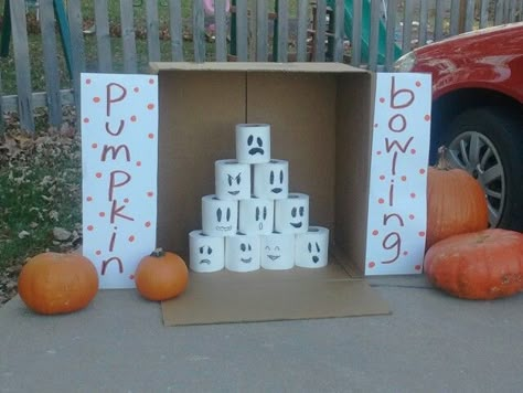 This was a big hit at Trunk or Treat - no need to carve finger holes in the… Ghost Bowling, Pumpkin Painting Ideas For Kids, Halloween Carnival Games, Fall Festival Games, Painting Ideas For Kids, Festival Games, Halloween Class Party, School Halloween Party, Pumpkin Painting Ideas