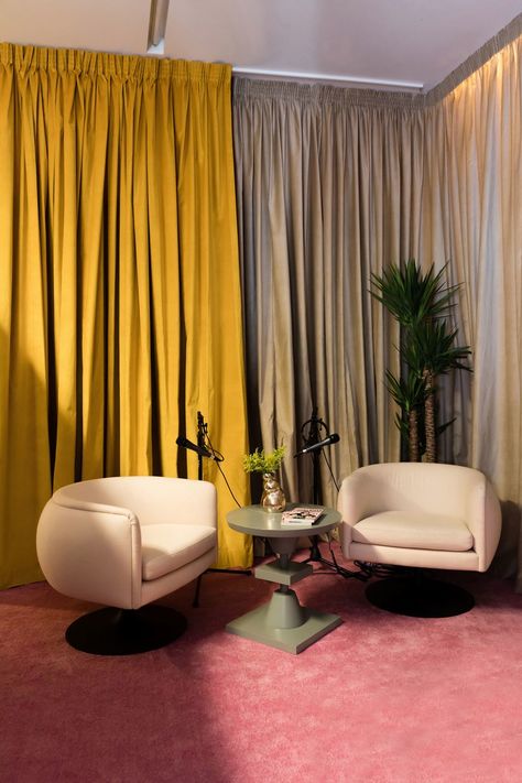 Girlboss Office, Studio Room Design, Podcast Setup, Girl Boss Office, Sophia Amoruso, Recording Studio Setup, Tv Set Design, Podcast Studio, Home Studio Setup