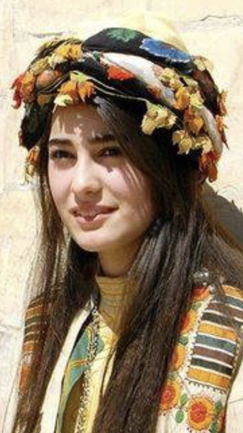 Kurd Woman beautiful Face Proportions, Arab Women, Hair Wear, Naturally Beautiful, Nature Girl, Photography Women, Beauty Face, Traditional Outfits, Beauty Women