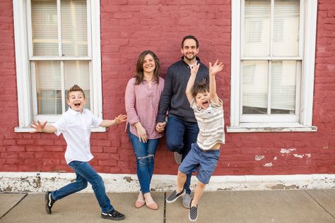 Fun Family Photo Ideas, Family Photo Inspiration, Urban Portraits, Fun Family Photos, Family Photo Ideas, Photo Family, Milkshakes, Mini Sessions, Fun Family