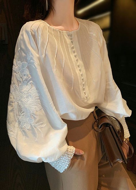 Embroidered Blouse Outfit, Neo Chinese Style, Modesty Fashion, Feminine Blouses, Fashion Tops Blouse, Oversized Dress, Comfy Tops, Cotton Shirts, Lantern Sleeve