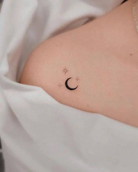 20+ Small Meaningful Tattoos That Pack a Powerful Punch Small Lotus Flower Tattoo, Small Moon Tattoos, Cute Matching Tattoos, Small Matching Tattoos, Famous Tattoo Artists, Tatoo Inspiration, Crescent Moon Tattoo, Small Flower Tattoos, Moon Tattoo Designs