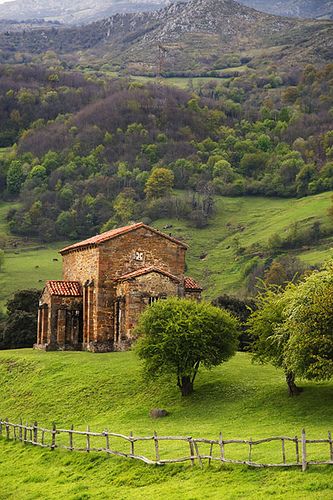 Spain Countryside, Spanish Countryside, Vila Medieval, Oviedo Spain, Spain Luxury, Romanesque Art, Asturias Spain, Voyage Europe, Spain And Portugal