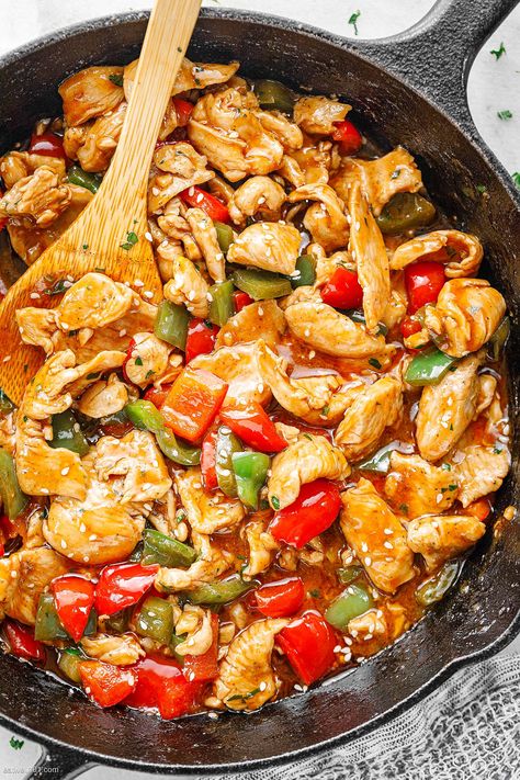 Pepper Chicken Stir Fry Recipe – Chicken Stir Fry Recipe with Peppers — Eatwell101 Chicken And Bell Pepper Recipes Healthy, Chicken Bell Pepper Recipes, Recipe With Peppers, Pepper Chicken Stir Fry, Peper Steak, Green Peppers And Onions, Chicken Peppers And Onions, Green Pepper Recipes, Sweet Pepper Recipes