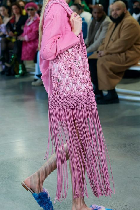 Fashionista's 36 Favorite Bags From the New York Fall 2022 Runways - Fashionista Claudia Li, Macrame Clothes, Feminine Casual, Macrame Dress, Diy Macrame Plant Hanger, New York Fall, Diy Macrame, Macrame Bag, Macrame Decor