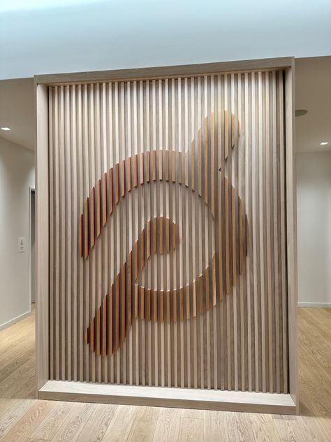 Wood Slat Sign, Company Wall Design Ideas, Retail Wall Design, Lobby Logo Wall, Lobby Area Design, Commercial Design Retail, Wooden Logo, Lobby Interior Design, Timber Slats