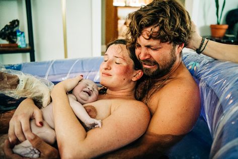 Birth Pictures Pushing, Homebirth Pictures, Raw Birth Photography, After Birth Pictures, Birth Photography Homebirth, Homebirth Photography, Water Birth Photography, Pregnancy Anatomy, Childbirth Photos