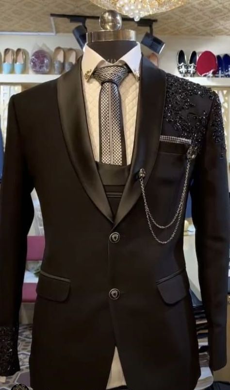 black 3 piece Designer Suits For Men Wedding Indian, Prince Wedding Suit, Tuxedo For Men Wedding Classy, Black Wedding Dress Wedding, White Wedding Outfit, Black 3 Piece Suit, Wedding Suit Men, Mens Evening Wear, Best Wedding Suits For Men