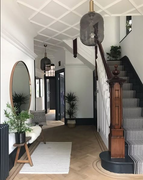 13 Entrance Hall Decor Ideas Entrance Hall Decor Ideas, Color Stairs, Hall Decor Ideas, Edwardian Hallway, Entrance Hall Decor, Beautiful Entrance, Victorian Hallway, Hallway Inspiration, Hal Decor