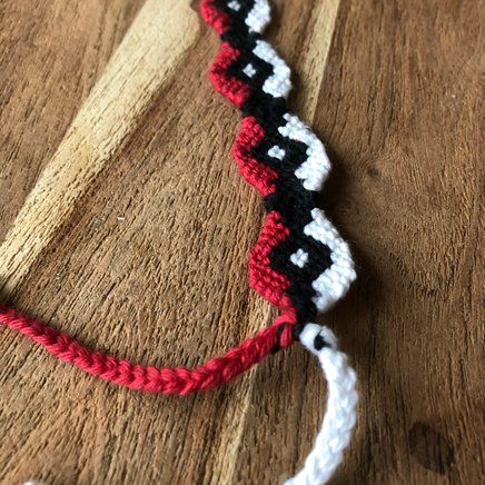 Pokeball Friendship Bracelet Pattern, Pokemon Friendship Bracelet, Pokemon Bracelet Pattern, Pokemon Friendship Bracelet Patterns, Bracelet Bresilien Pattern, Pokemon Bracelet, Pirate Bracelet, Embroidery Bracelet, Pokemon Jewelry