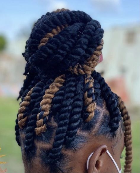 Chunky Twists With Extensions, Yarn Twist Hairstyles Long, Jumbo Rope Twist, Afro Twists, 2025 Hairstyles, Braided Twists, Large Braids, Braid Hairstyle Ideas, Cornrow Updo Hairstyles