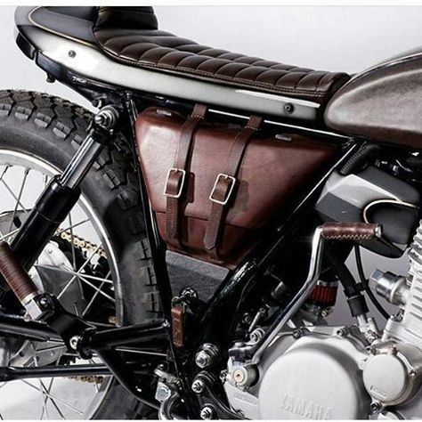 #houseofvdm❤ #love Moto Guzzi Cafe Racer, Cafe Racer Parts, Cafe Racer Seat, Suzuki Cafe Racer, Yamaha Sr400, Cafe Racer Moto, Moto Scrambler, Vintage Cafe Racer, Motorcycle Saddlebags