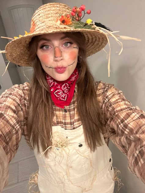 Scarecrow Cute Costume, Scarecrow And Crow Costume, Cute Scarecrow Costume, Scarecrow Costume Women, Diy Adult Halloween Costumes, Diy Scarecrow Costume, Halloween Costumes Scarecrow, Crow Costume, Handmade Halloween Costumes