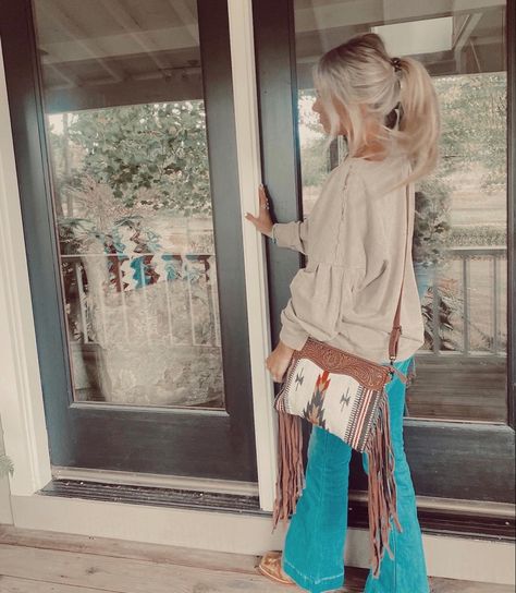 Outfit With Purse, Outfits With Purses, Western Ideas, Country Fits, Western Fits, Western Purses, Western Outfit, Western Style Outfits, Country Clothing