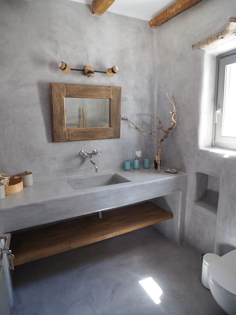 Traditional Cycladic-style bathroom with concrete sink , Beton Cire coating and wood details. Concrete Minimalist House, Polished Concrete Bathroom, Concrete Bathroom Design, Cement Bathroom, Concrete Shower, Bespoke Bathroom, Concrete Bathroom, Beton Design, Concrete Sink