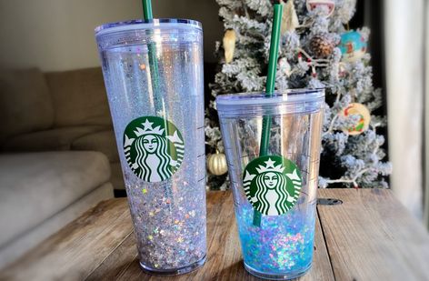 Snowglobe Cups, Cricut Tumblers, Diy Rhinestone Crafts, Snowglobe Tumblers, Globe Tumbler, Cup Making, Starbucks Design, Snow Globe Tumbler, Epoxy Cups