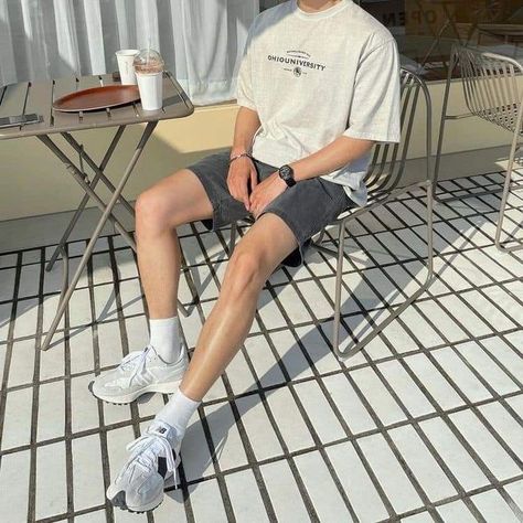 Simple Casual outfits for Summer Simple Street Style Outfit Men, Nb 327 Outfit Men, Korean Sporty Outfits Men, Edgy Mens Outfits, Classy Mens Outfits, Outfits Europe Summer, The Summer Of Broken Rules, Mens Outfits Dressy, Korean Street Fashion Men