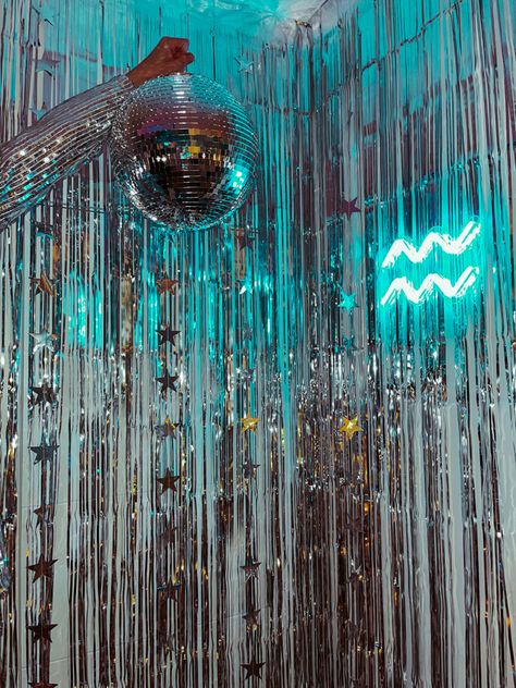 aquarius disco birthday party theme Disco Galaxy Party, Blue And Silver Disco Party, Holographic Theme Party, 18th Disco Party, 21st Sign Night Themes, Neon Disco Birthday Party, Saturno Theme Party, Aquarius Birthday Party Theme, Neon Disco Party Ideas