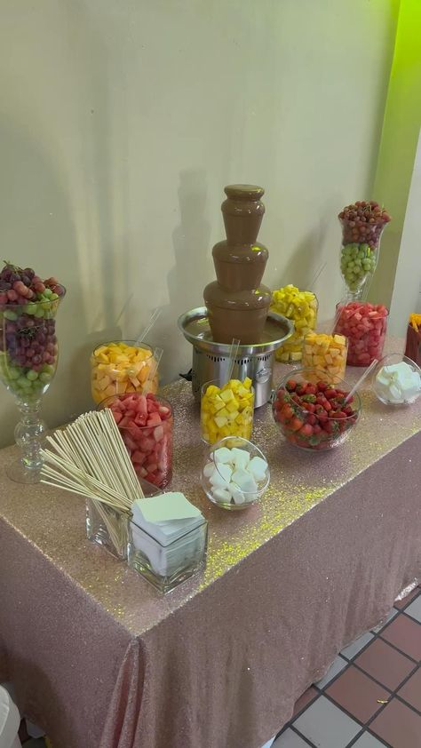 Let loose the tempting sensation of a chocolate fountain at your celebration, assured to captivate. Chocolate Fountain Bar, Party Snack Table, Sweet 16 Party Planning, Quince Decor, Sweet 16 Party Decorations, Dessert Table Birthday, Sweet Sixteen Birthday Party Ideas, Birthday Snacks, Graduation Party Foods