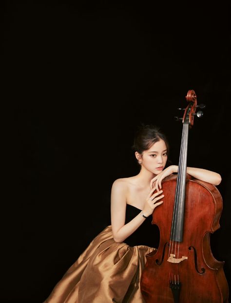 Cello Photoshoot, Cello Photo, Recital Poster, Cello Photography, Band Photoshoot, Cello Music, Classical Musicians, Music Motivation, Living In Paris