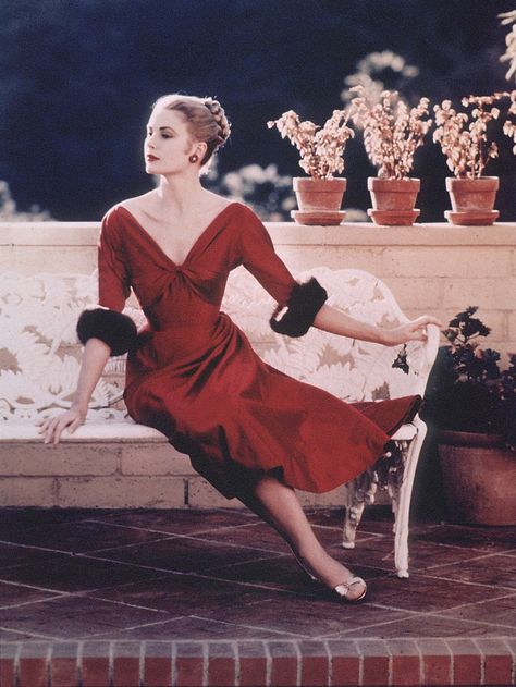 Beyond the Wedding Dress: Photos of Princess Grace Kelly's Best Dresses and Outfits | Glamour Grace Kelly Dresses, Classic Style Icons, Grace Kelly Style, Jean Shrimpton, Paddy Kelly, Patron Vintage, Princess Grace Kelly, Tony Curtis, Demi Moore