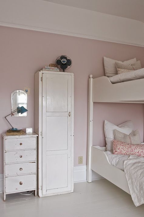 Painting Bedroom Walls, Bedroom Pink Walls, Girls Room Paint Colors, Girls Bedroom Paint Colors, Girls Bedroom Paint, Pink Painted Walls, Girls Room Paint, Walls Design, Murs Roses