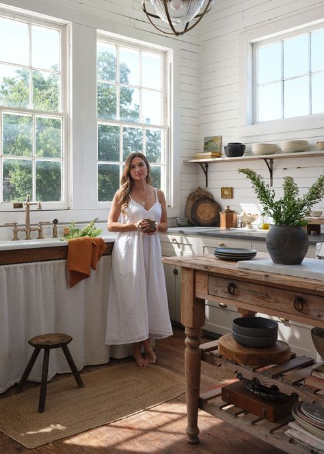 Inside the 120-Year-Old Austin Farmhouse Claire Zinnecker Brought Back – Bed Threads Annie Portelli, Claire Zinnecker, Lynda Gardener, Bed Threads, Vintage Stoves, Victorian Farmhouse, Bed Quilt Cover, Expensive Furniture, Style Bed