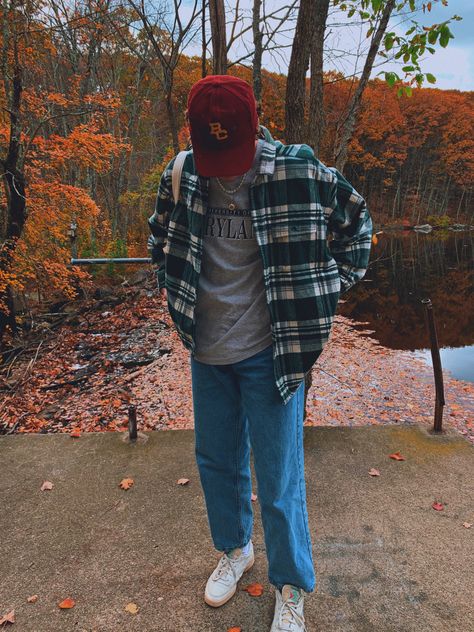 Men’s Fall Flannel Outfits, Hoodie And Flannel Outfits Men Aesthetic, Flannel Shirt Fall Outfit, Open Flannel Shirt Outfit Men, Man Flannel Outfit, Mens Vintage Fall Outfits, Style Flannel Men, Mens Thrifting Outfits, Guy In Flannel Aesthetic