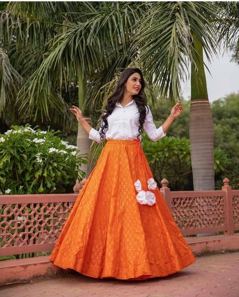 Haldi Lengha, Long Skirt Top Designs, Cute Mini Skirt Outfits, Floral Skirt Outfits, Choli Blouse Design, Long Skirt And Top, Rajasthani Dress, Men Fashion Photo, Latest Bridal Lehenga