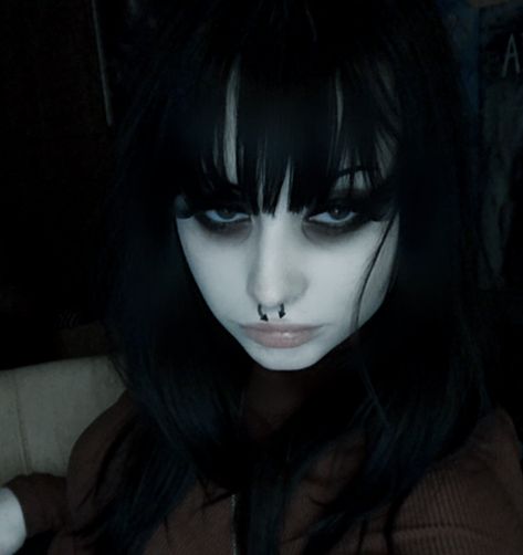 Black Septum Piercing Aesthetic, Goth Septum Piercing, Bangs Goth, Septum Piercing Black, Piercings Goth, Black Septum, Goth Piercings, Black Hair Bangs, Black Vampire