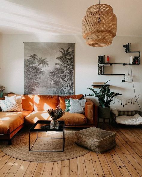 Velvet Couch Living Room, Bold Living Room, Orange Couch, Orange Sofa, Leather Sofa Living Room, Living Room Orange, Living Comedor, Architecture Interiors, Decor Home Living Room