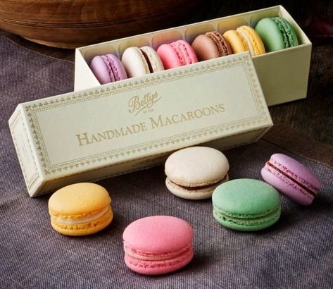 Macaroon Gift, Macaroon Packaging, Macaroon Box, Macaron Packaging, Chocolate And Raspberry, Macaron Boxes, Baking Packaging, Dessert Packaging, Macaron Recipe