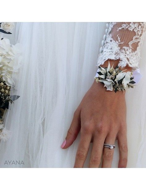 Wedding Table, Floral Rings, Diamond Bracelet, Floral Design, Wedding Day, Silver Rings, Engagement Rings, Bracelet, Pendant