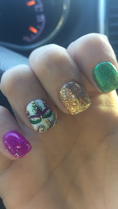 Mardi Gras Nail Colors, Mardi Gras Pedicure, Mari Gras Nails, Marci Grad Nails, Short Mardi Gras Nails, New Orleans Nail Designs Ideas, Mardi Gras Gel Nails, Mardi Gras Nails Dip, Mardi Gras Gel Nails Ideas