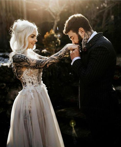 Tattoos Beach, Aesthetic Vision Board, Couple Photo Ideas, Dark Wedding Theme, Edgy Wedding, Brides With Tattoos, Love Pinterest, Romantic Aesthetic, Perfect Aesthetic