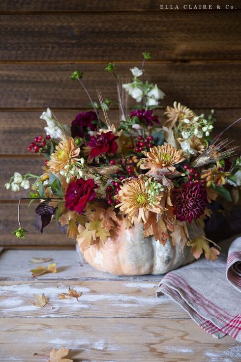 Pumpkin Flower Arrangement, Tablescape Holiday, Thanksgiving Flower Arrangements, Thanksgiving Floral Arrangements, Pumpkin Bouquet, Fall Floral Centerpieces, Pumpkin Floral Arrangements, Thanksgiving Flowers, Thanksgiving Floral