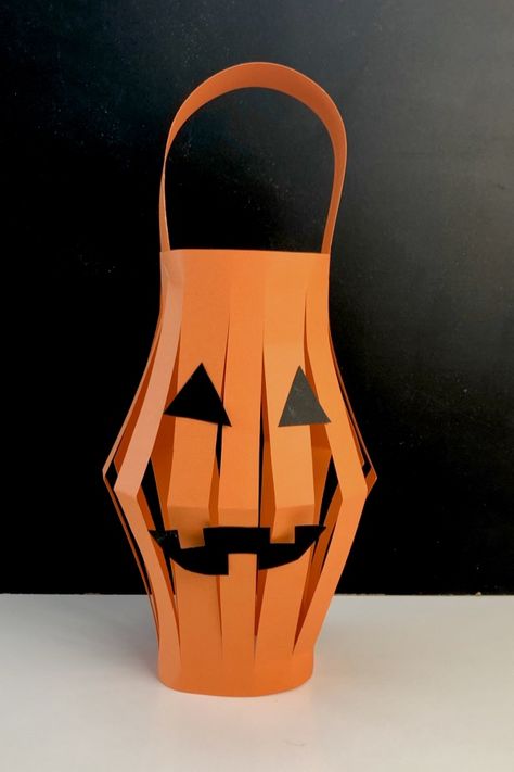 How to Make a Paper Lantern for Halloween #halloween #halloweencrafts #halloweencraftsforkids #kidscrafts #kidscraftideas Halloween Lanterns Paper, Paper Lantern Craft, Lantern Crafts For Kids, Halloween Lanterns Diy, Halloween Diy Paper, Halloween Craft Activities, Paper Pumpkin Craft, Paper Lanterns Diy, Lantern Craft