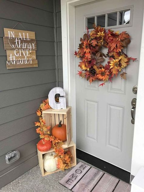 15 Affordable & Original Fall Decor Ideas For The Home - Its Claudia G August Decor, Interior Vintage, Fall Front Porch Decor, Fall Thanksgiving Decor, Fall Deco, Fall Outdoor Decor, Farmhouse Fall Decor, Front Porch Decorating, Fall Decorations Porch