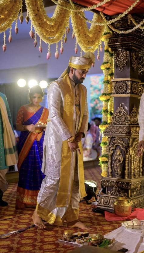 Pancha Kattu Men, Muhurtham Dress For Groom, Muhurtham Dress For Men, Pelli Dress For Men, Pellikoduku Outfits For Men, Pattu Dhoti For Men, South Indian Mens Wear Lungi, South Indian Couple Wedding Outfit, Groom South Indian Wedding Outfits