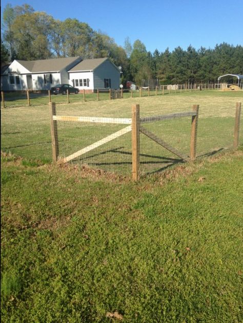 Ideas on fence corners anyone? | Page 2 | BackYardHerds.com Fence Corner Brace, Corner Fence Post Bracing, Field Fence Ideas Backyards, Field Fencing Ideas, Livestock Fence Ideas, Pasture Fence Ideas, Corner Post Fence Ideas, Fence Corner Ideas, Cattle Fencing Ideas