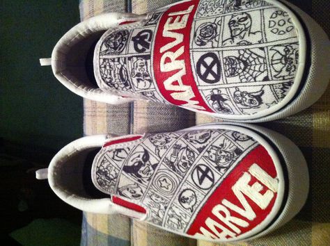 Marvel Shoes Painted, Marvel Sneakers, Marvel Merch, Vans Shoes Fashion, Marvel Shoes, Marvel Accessories, Marvel Fashion, Custom Vans Shoes, Comic Marvel