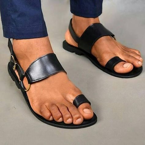 Men Leather Sandals Fashion, Leather Sandals Men, Mens Sandals Fashion, Roman Shoes, Sandals Vintage, Flat Shoes Men, Plaid Shoes, Swedish Clogs, Flats Shoes Comfortable