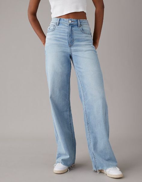 Jean Trends, Site Visit, Simple Trendy Outfits, Women Denim Jeans, American Eagle Jeans, Light Wash Jeans, Gift List, American Eagle Outfitters Jeans, Tops For Leggings