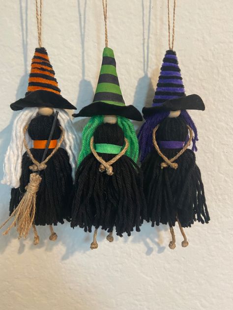 4h Project Ideas For Fair, Yarn Gnomes, Yarn Halloween, Halloween Felt Crafts, Halloween Yarn, Dekorasi Halloween, Dolls Handmade Diy, Bricolage Halloween, Three Witches