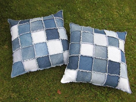 Reuse Old Jeans, Återvinna Jeans, Artisanats Denim, Patchwork Pillows, Denim Pillow, Jean Quilt, Blue Jeans Crafts, Denim Quilt, Denim Ideas