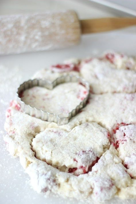 Raspberry Scones Recipe, Chocolate Raspberry Scones, White Chocolate Raspberry Scones, Raspberry Scones, Scones Recipe Easy, Scone Recipes, Scones Recipe, Tea Party Food, White Chocolate Raspberry