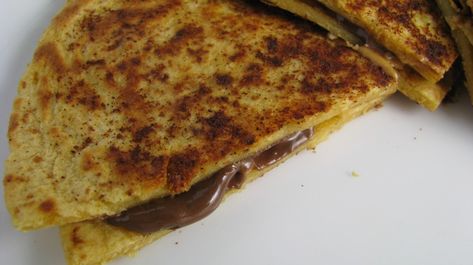 Dessert Quesadillas. - How Sweet Eats Recipes Using Flour Tortillas, Dessert Quesadilla Recipes, Dessert Quesadilla, Recipes Using Flour, Brunch Dishes, Peanut Butter Chocolate, Quick Desserts, Flour Tortillas, Quesadillas